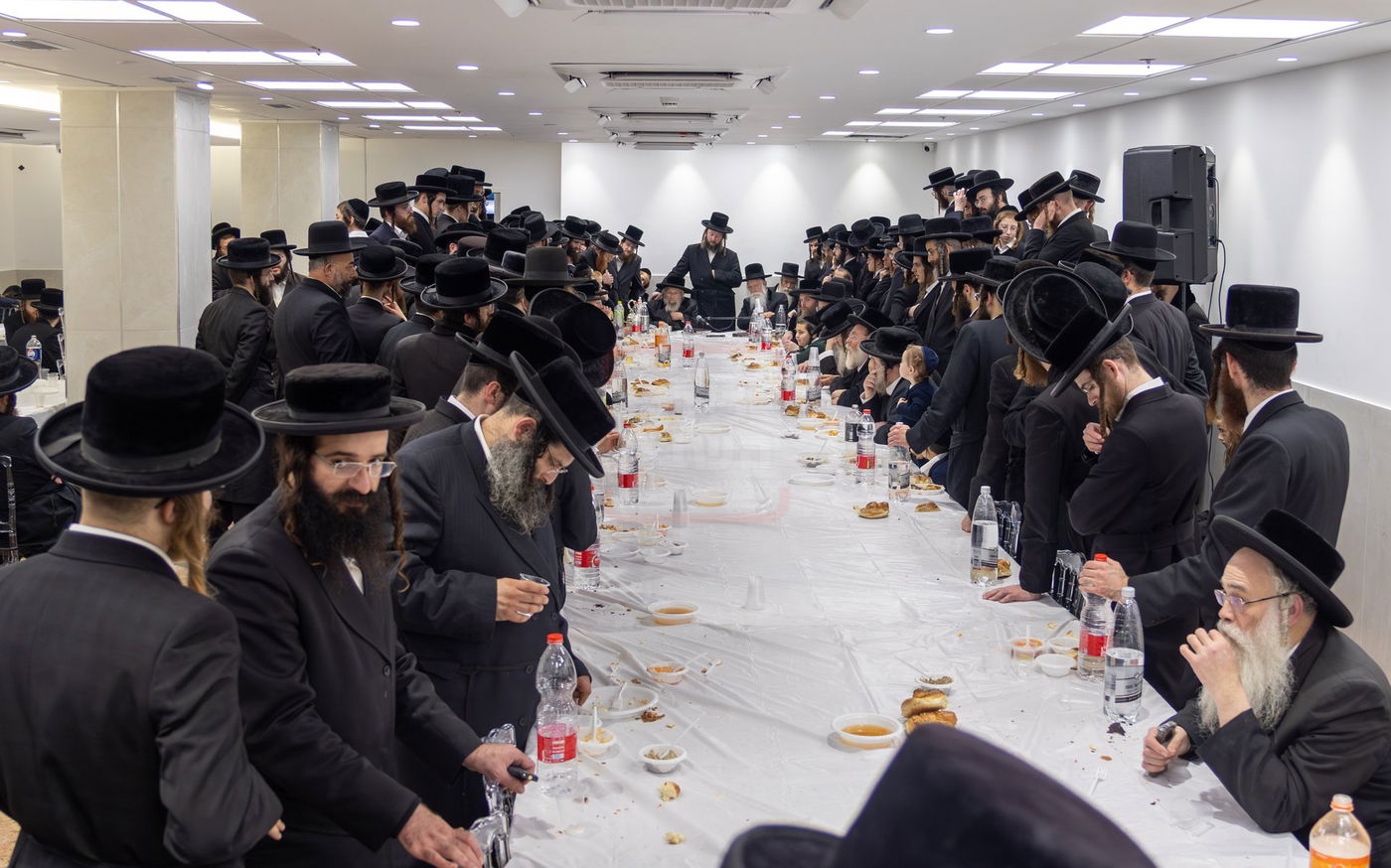 האדמו"ר מפינסק קרלין בטיש בטבריה