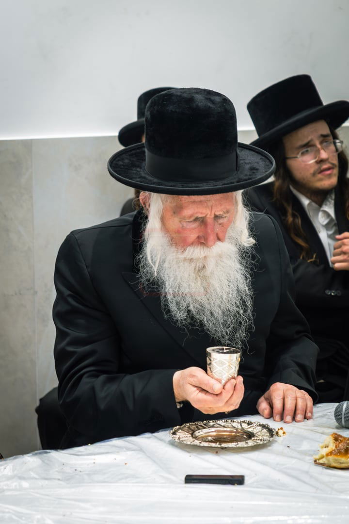 האדמו"ר מפינסק קרלין בטיש בטבריה