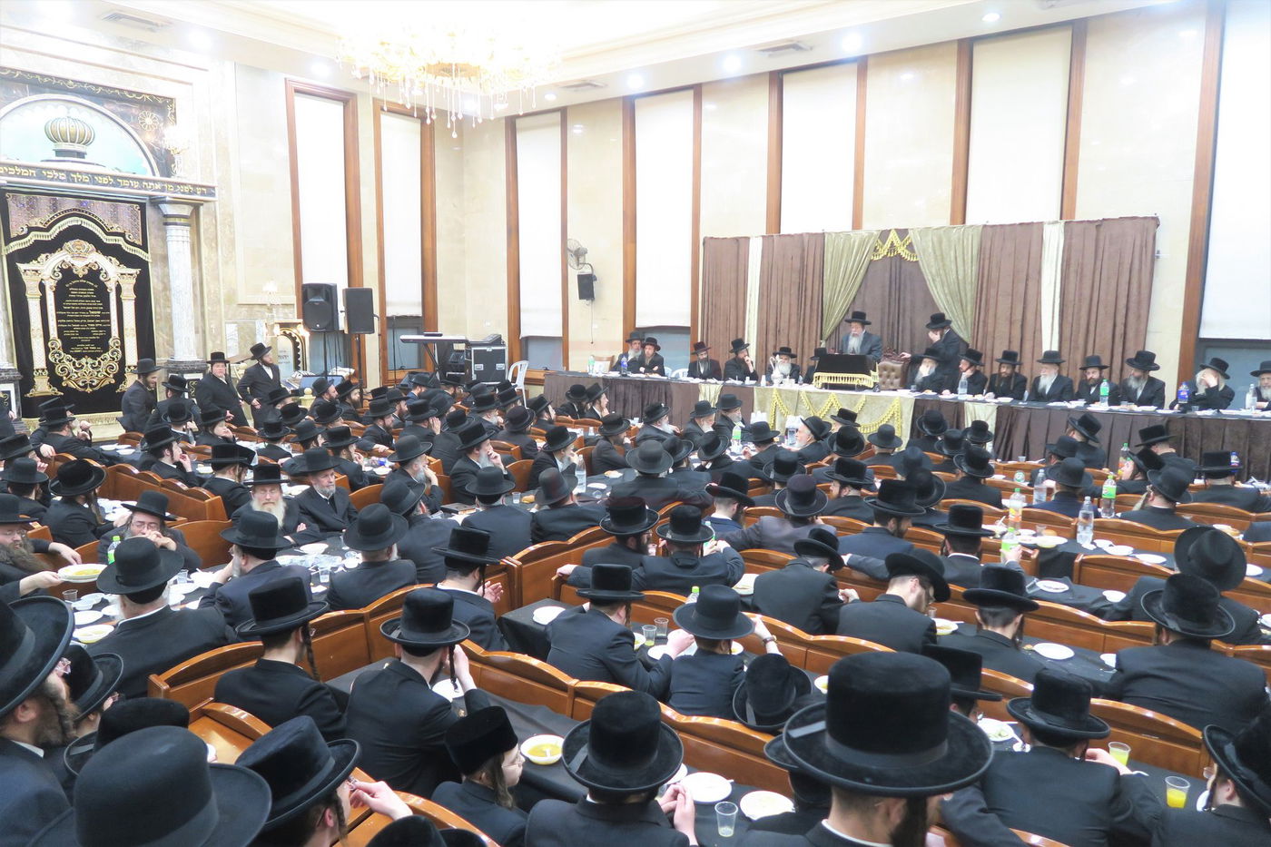 חנוכה בחצה"ק שבט הלוי