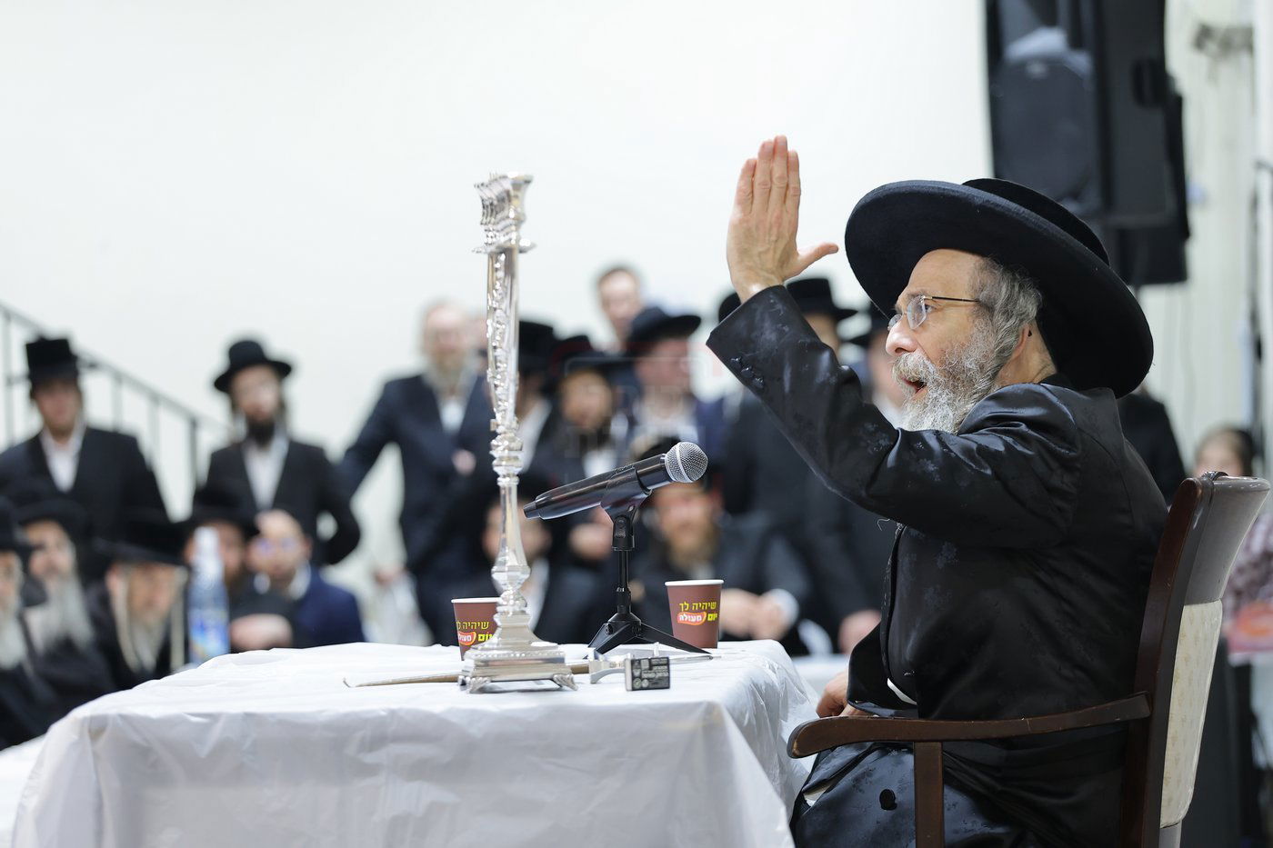 הרה"צ רבי אלימלך בידרמן בטיש חנוכה בחיפה