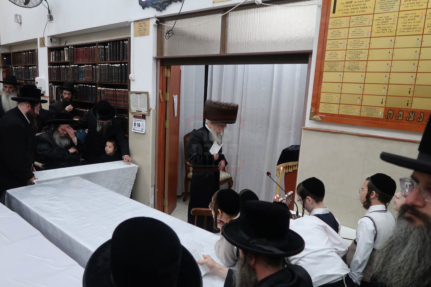 האדמו"ר ממעליץ בהדלקת נרות חנוכה