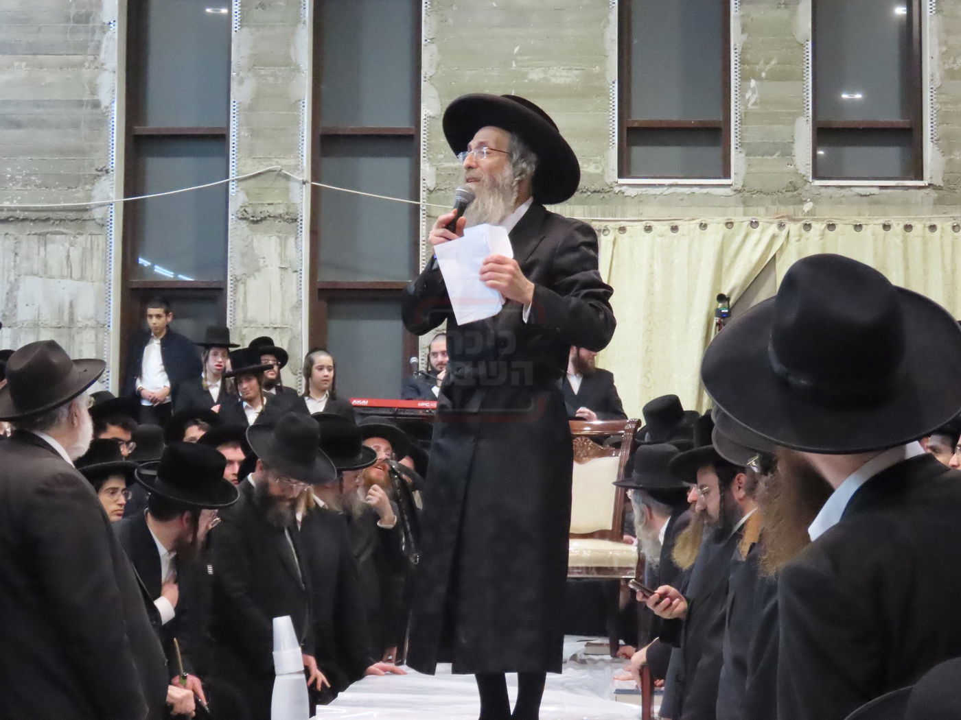 הרה"צ רבי אלימלך בידרמן בטיש חנוכה בברכפלד