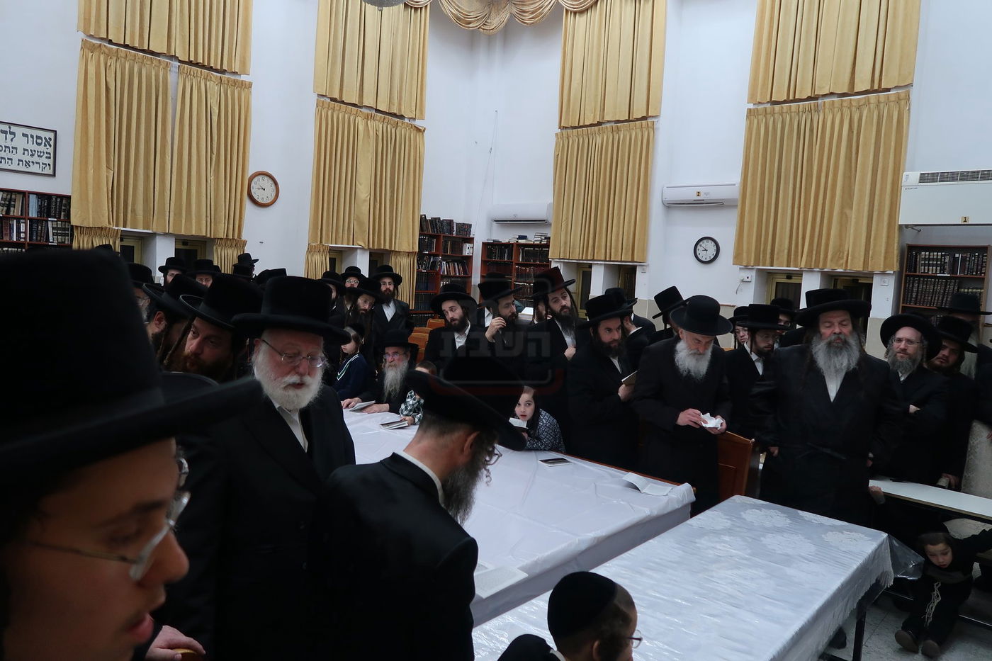 האדמו"ר ממעליץ בהדלקת נרות חנוכה