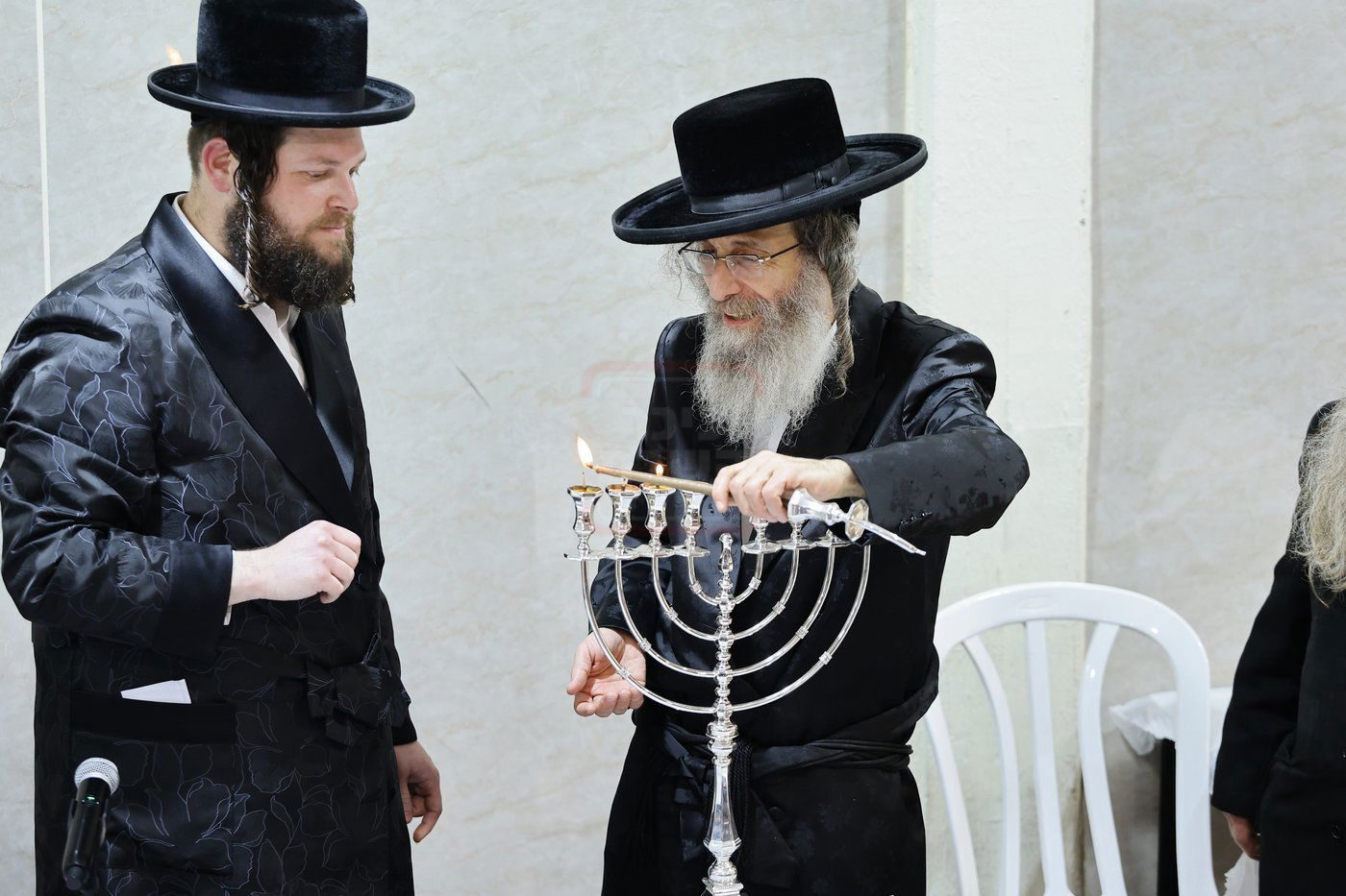 הרה"צ רבי אלימלך בידרמן בטיש חנוכה בחיפה