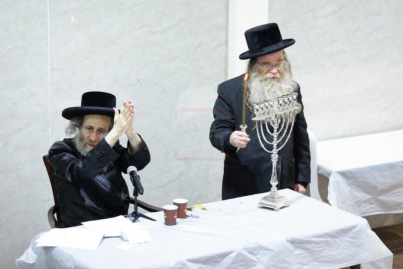 הרה"צ רבי אלימלך בידרמן בטיש חנוכה בחיפה