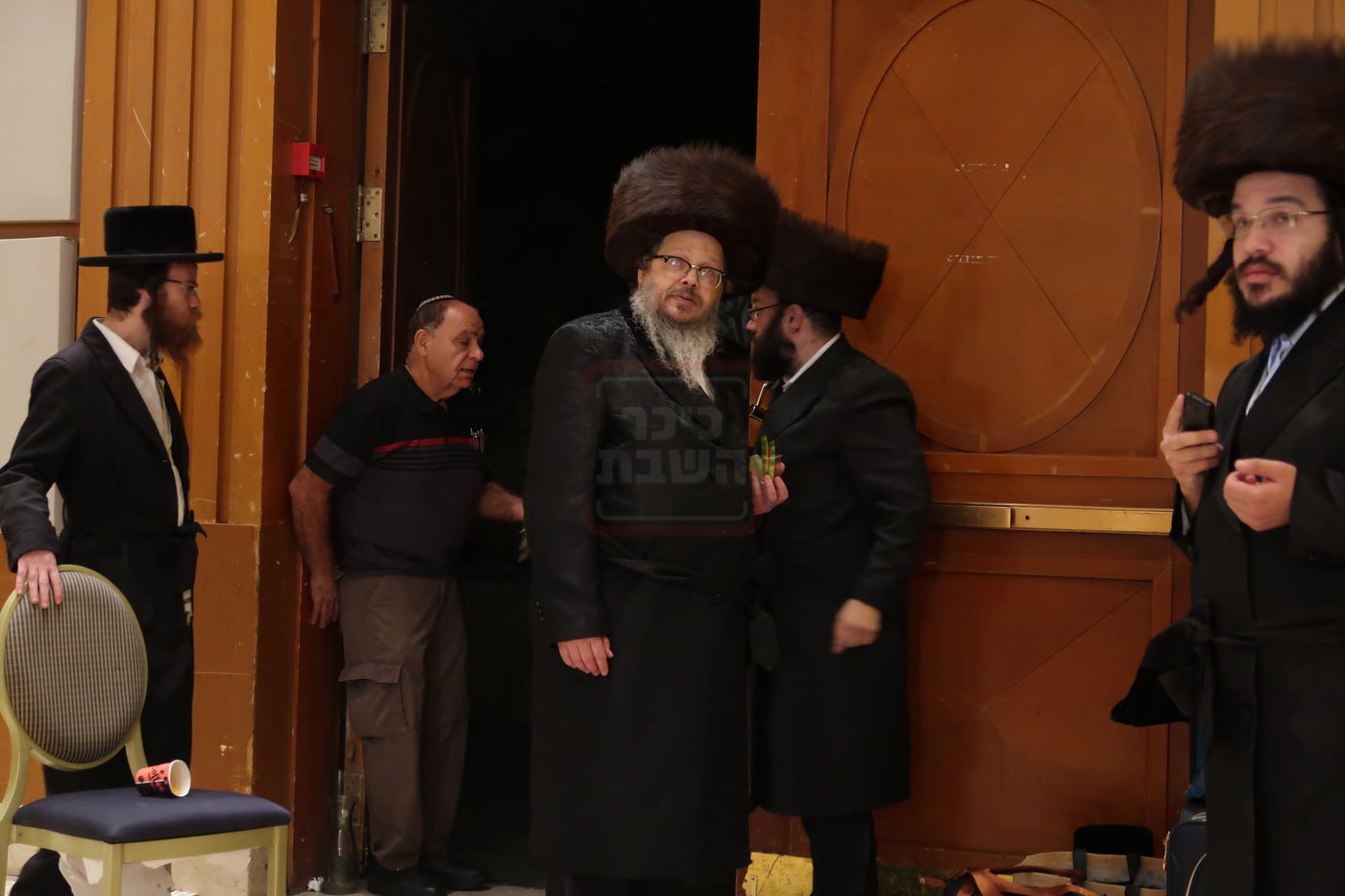 הרבי מבוסטון ביתר עם האבטיחים