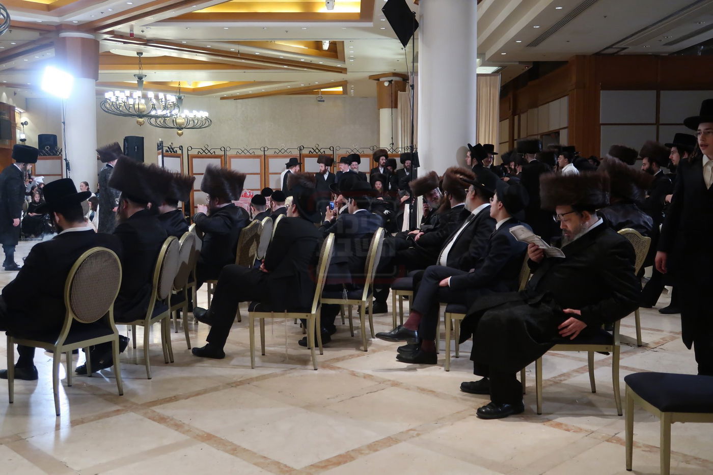 הרבי מבוסטון עם הכסא