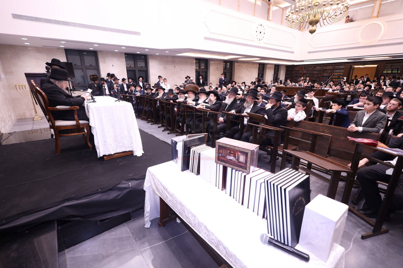 מעמד "ריתחא דאורייתא" בפתח תקווה בראשות ראש הישיבה הגר"ד לנדו