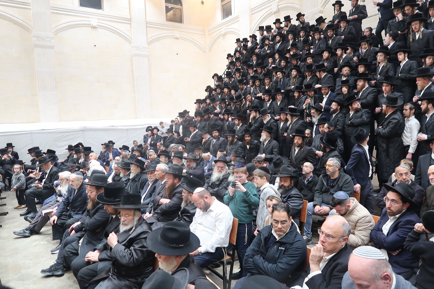 זאת חנוכה בחצה"ק פרמישלאן