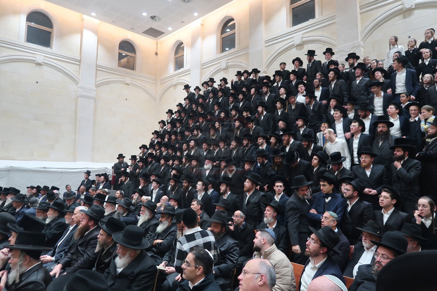 זאת חנוכה בחצה"ק פרמישלאן