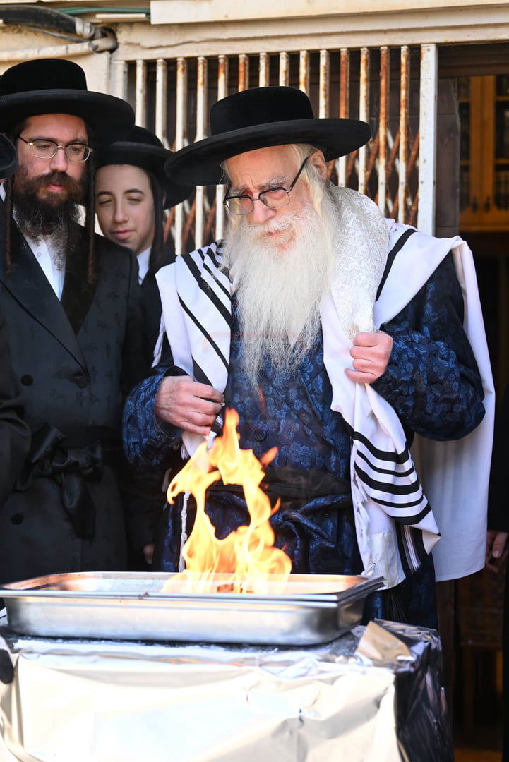 מעמד שריפת הפתילות בצאנז