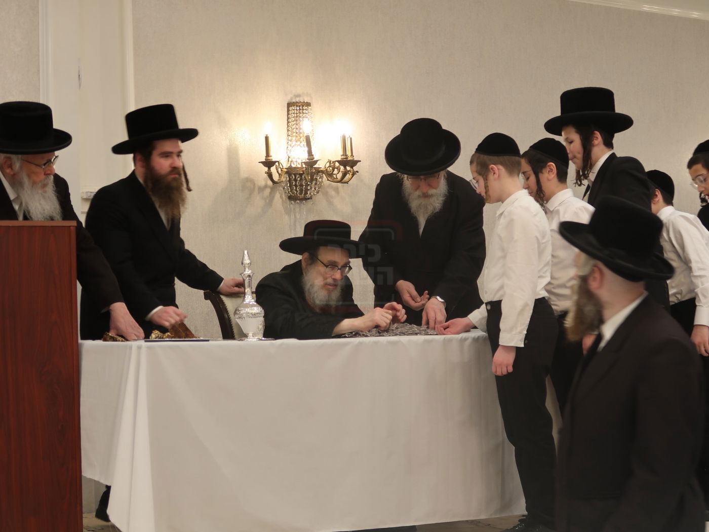 ימי החנוכה בחצה"ק פאפא