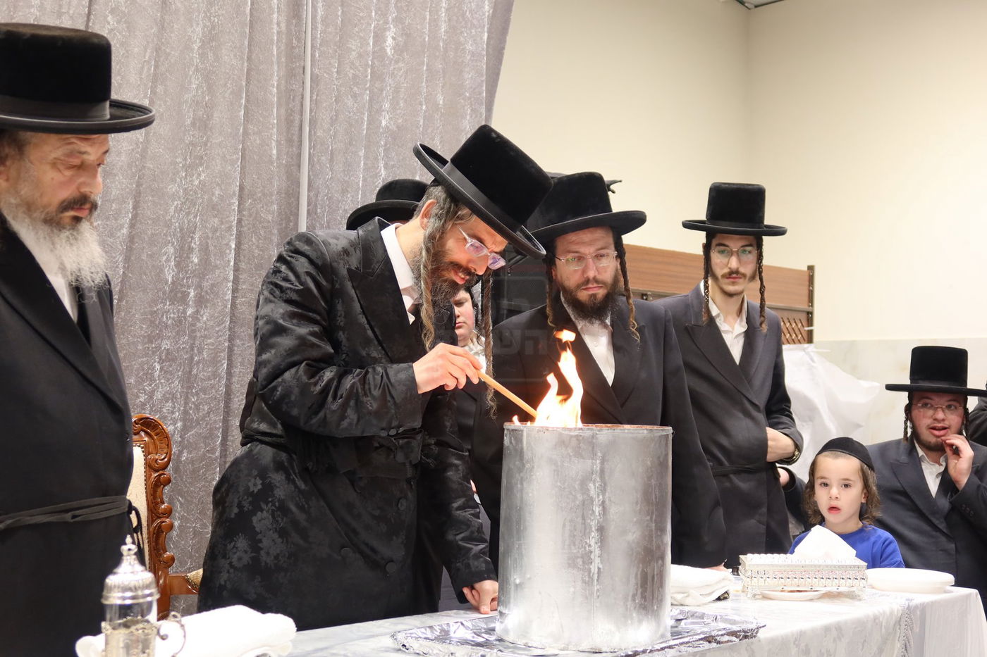 זאת חנוכה בחצה"ק זוויעהיל