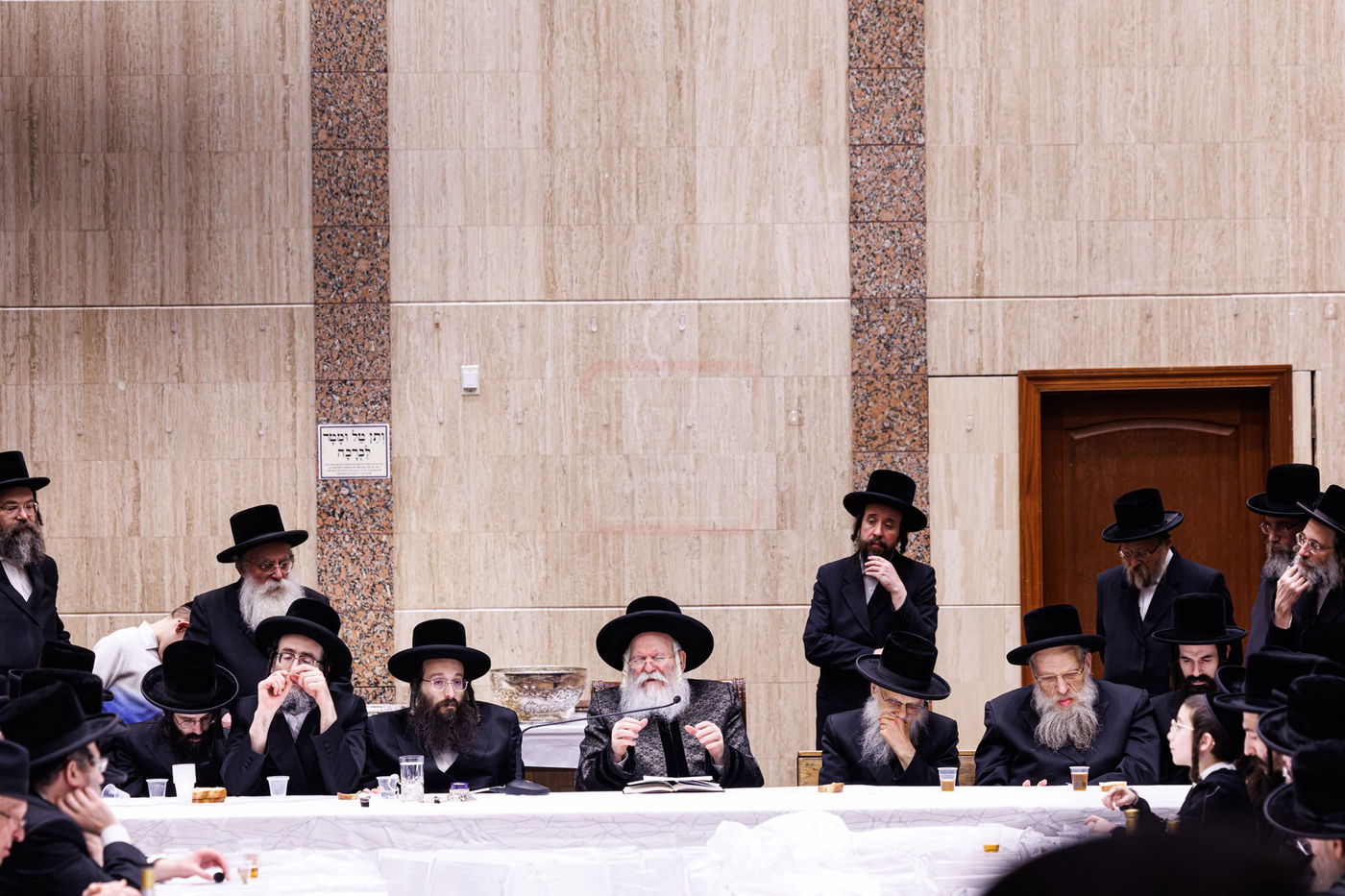 זאת חנוכה בחצה"ק באבוב