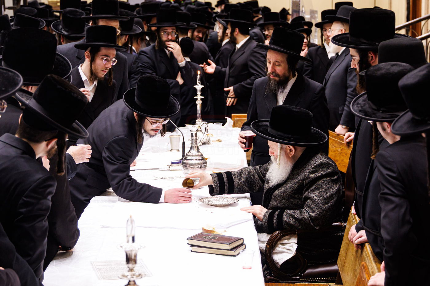 זאת חנוכה בחצה"ק באבוב