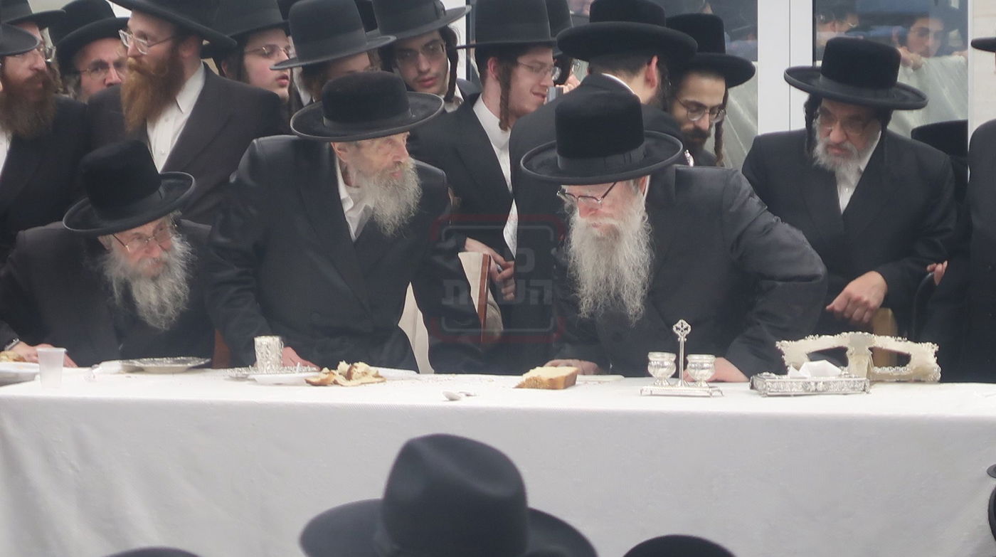 האדמו"ר מפשעווארסק בטיש זאת חנוכה