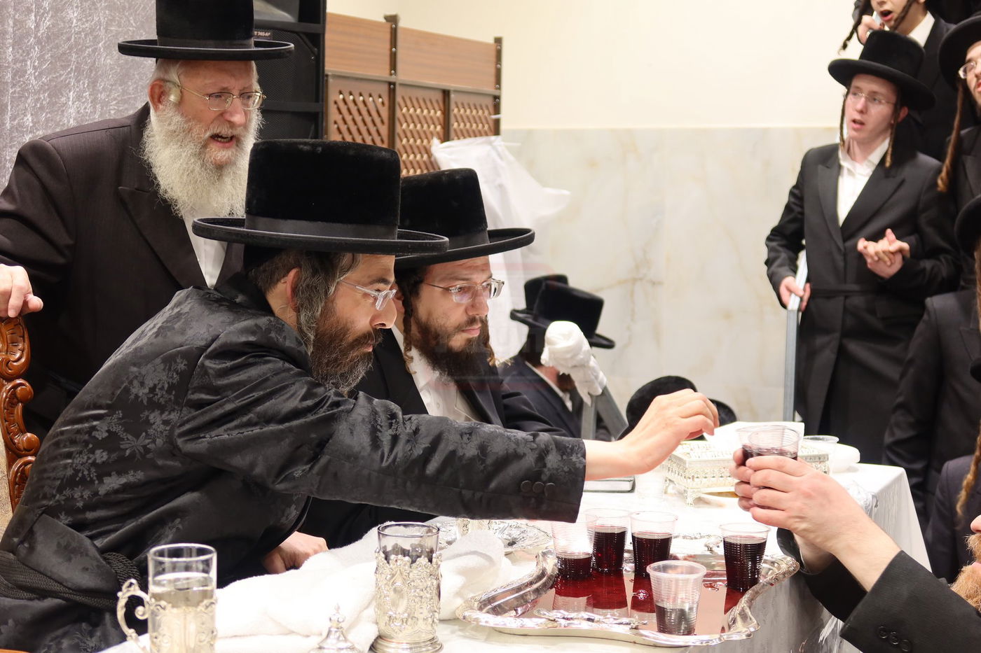 זאת חנוכה בחצה"ק זוויעהיל