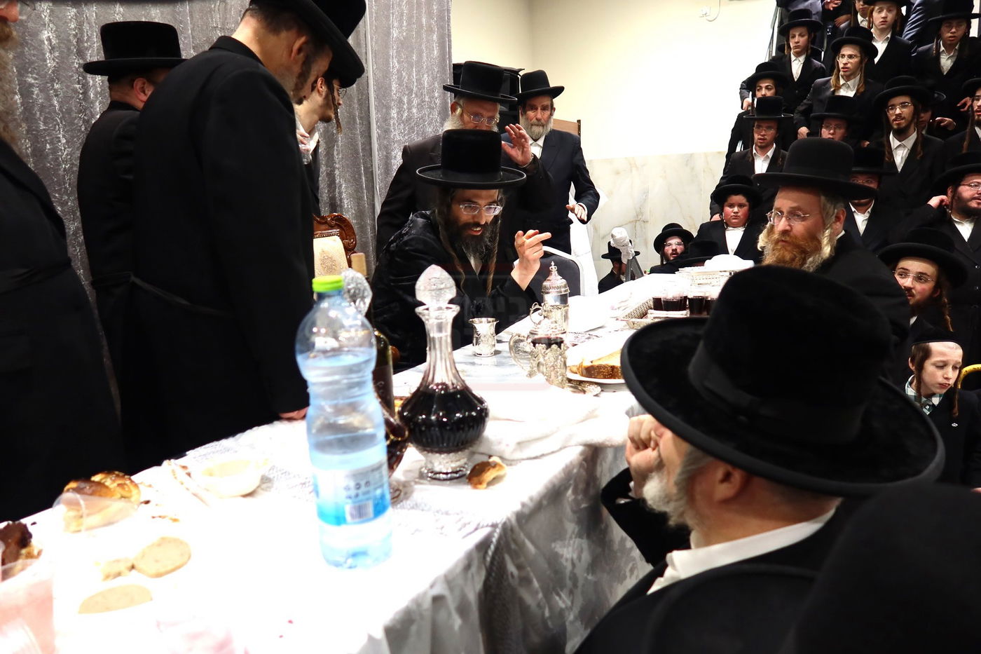 זאת חנוכה בחצה"ק זוויעהיל