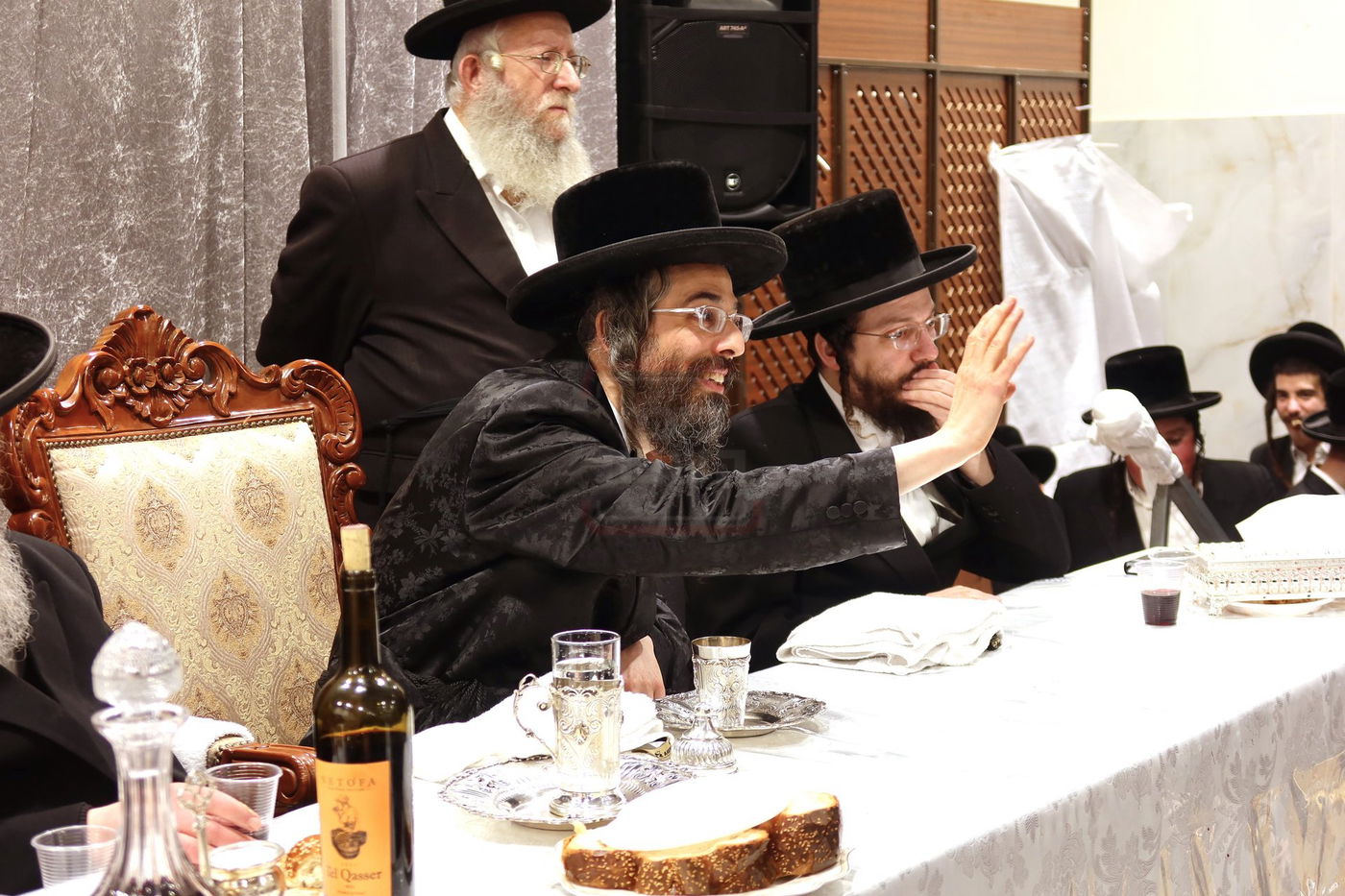 זאת חנוכה בחצה"ק זוויעהיל