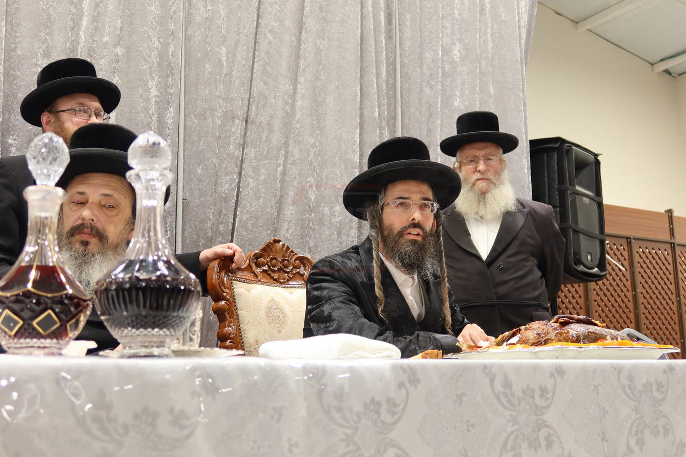 זאת חנוכה בחצה"ק זוויעהיל