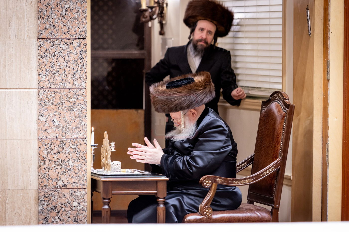 מוצאי שבת חנוכה בחצה"ק באבוב