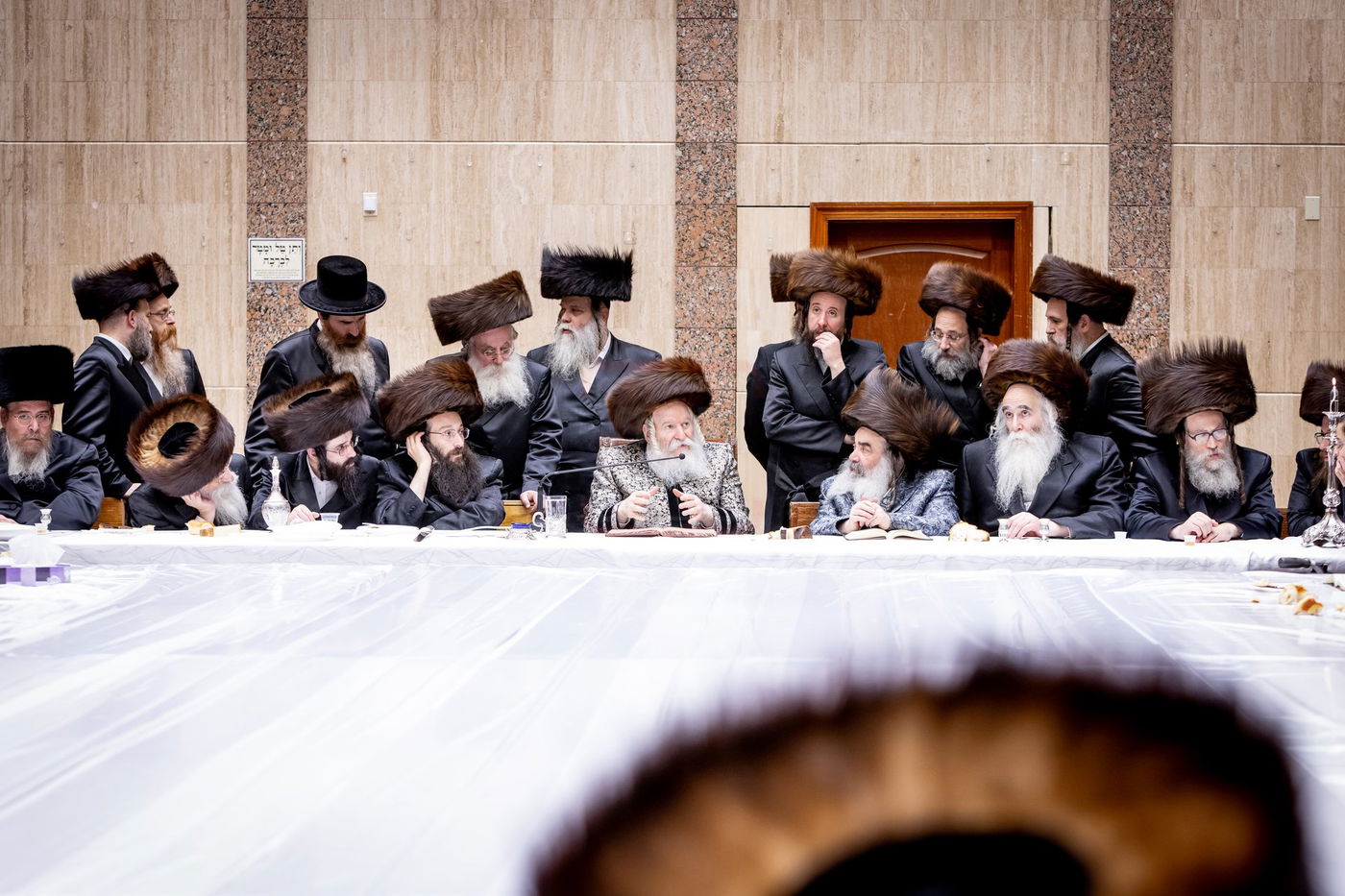 מוצאי שבת חנוכה בחצה"ק באבוב