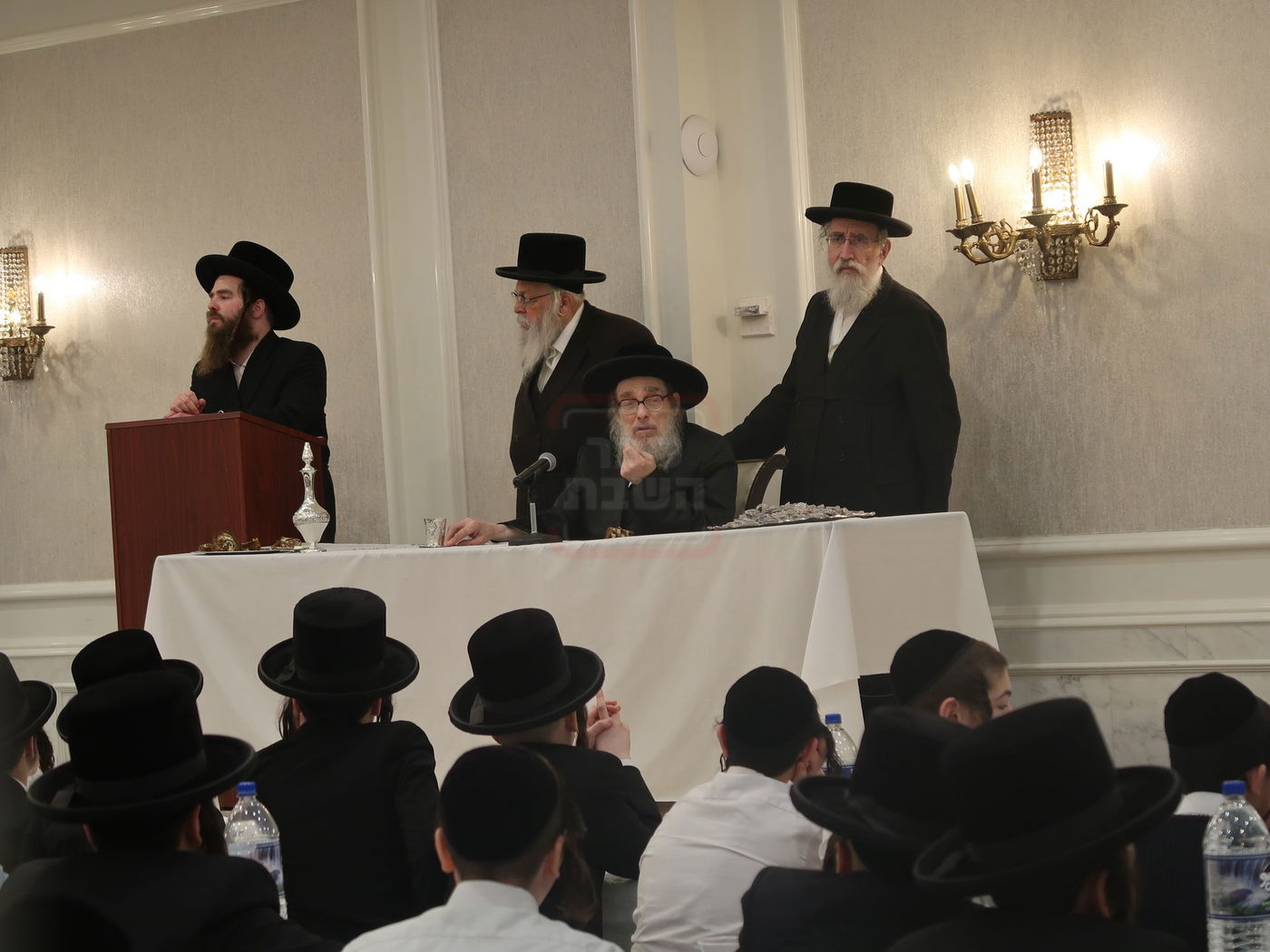 ימי החנוכה בחצה"ק פאפא