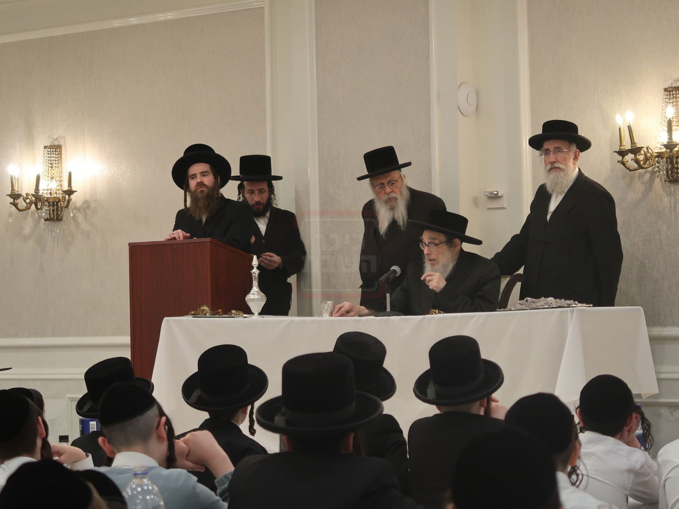 ימי החנוכה בחצה"ק פאפא