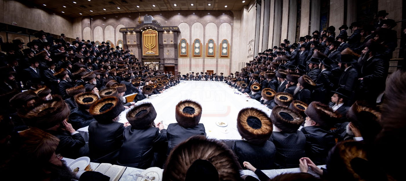 מוצאי שבת חנוכה בחצה"ק באבוב