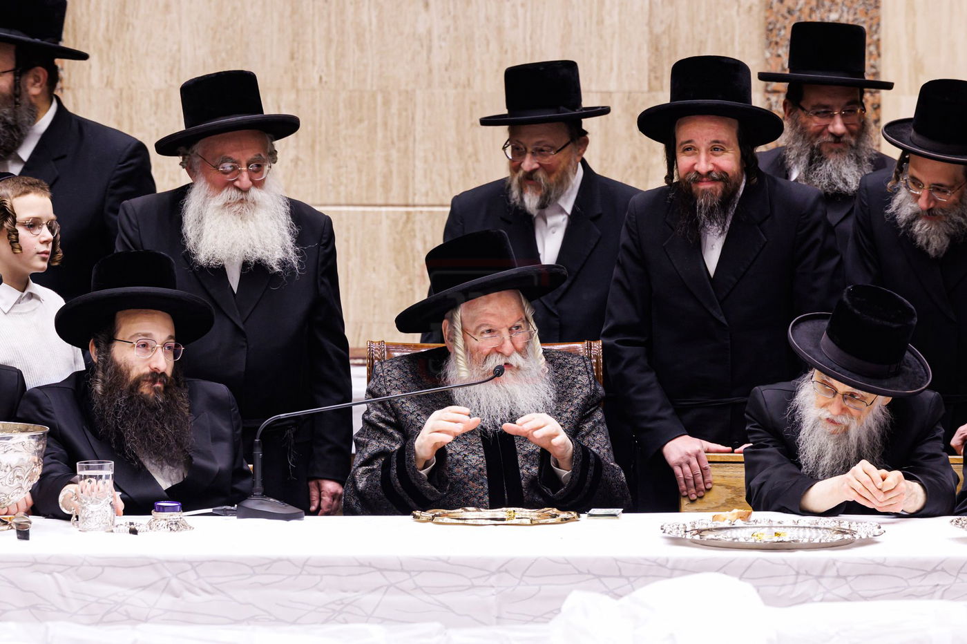 זאת חנוכה בחצה"ק באבוב