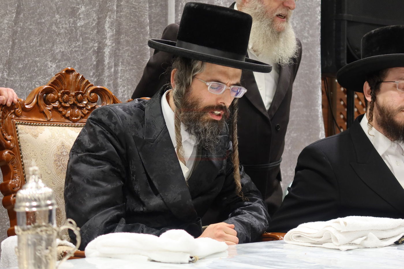 זאת חנוכה בחצה"ק זוויעהיל