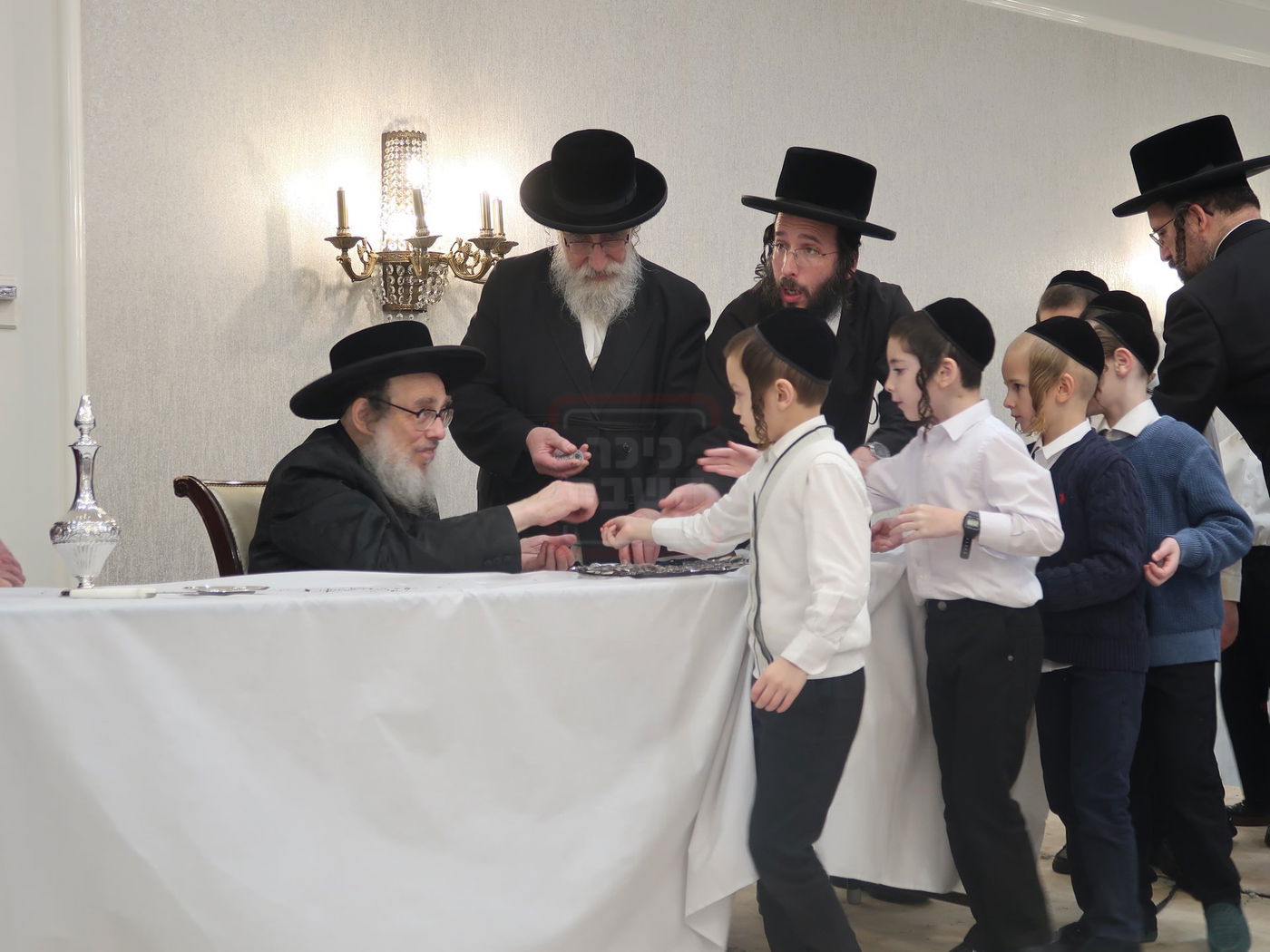 ימי החנוכה בחצה"ק פאפא