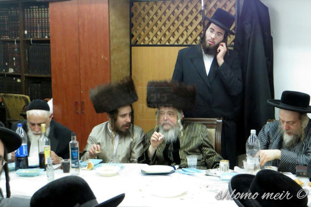 הרבי מקרעטשניף כפר אתא לצד אביו זצ"ל