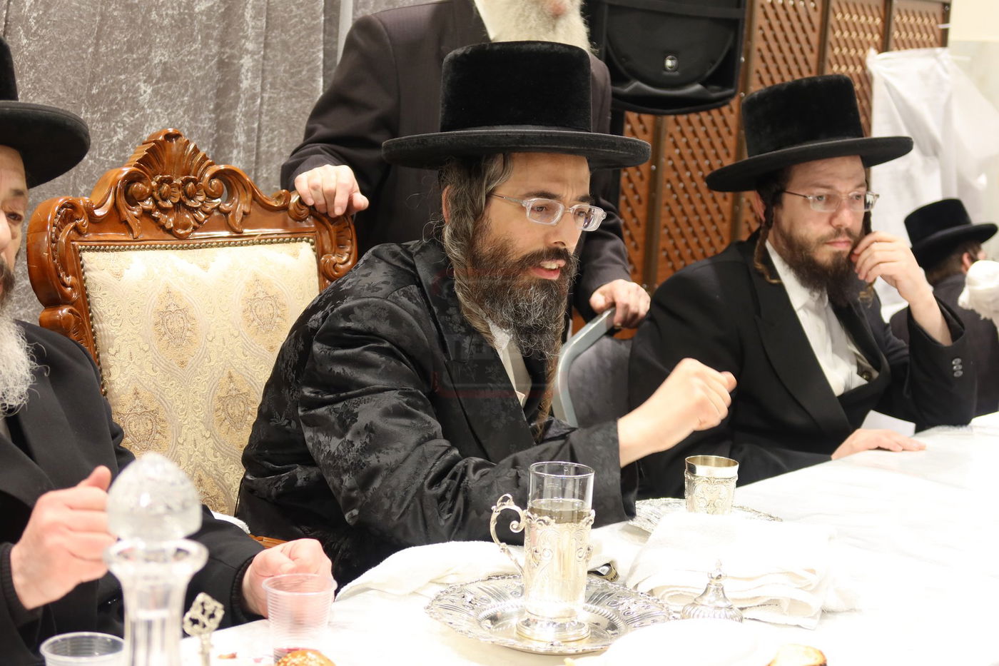 זאת חנוכה בחצה"ק זוויעהיל