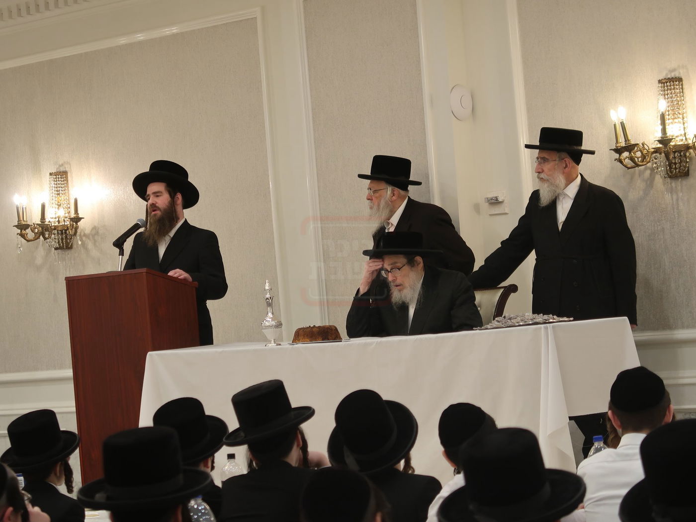 ימי החנוכה בחצה"ק פאפא