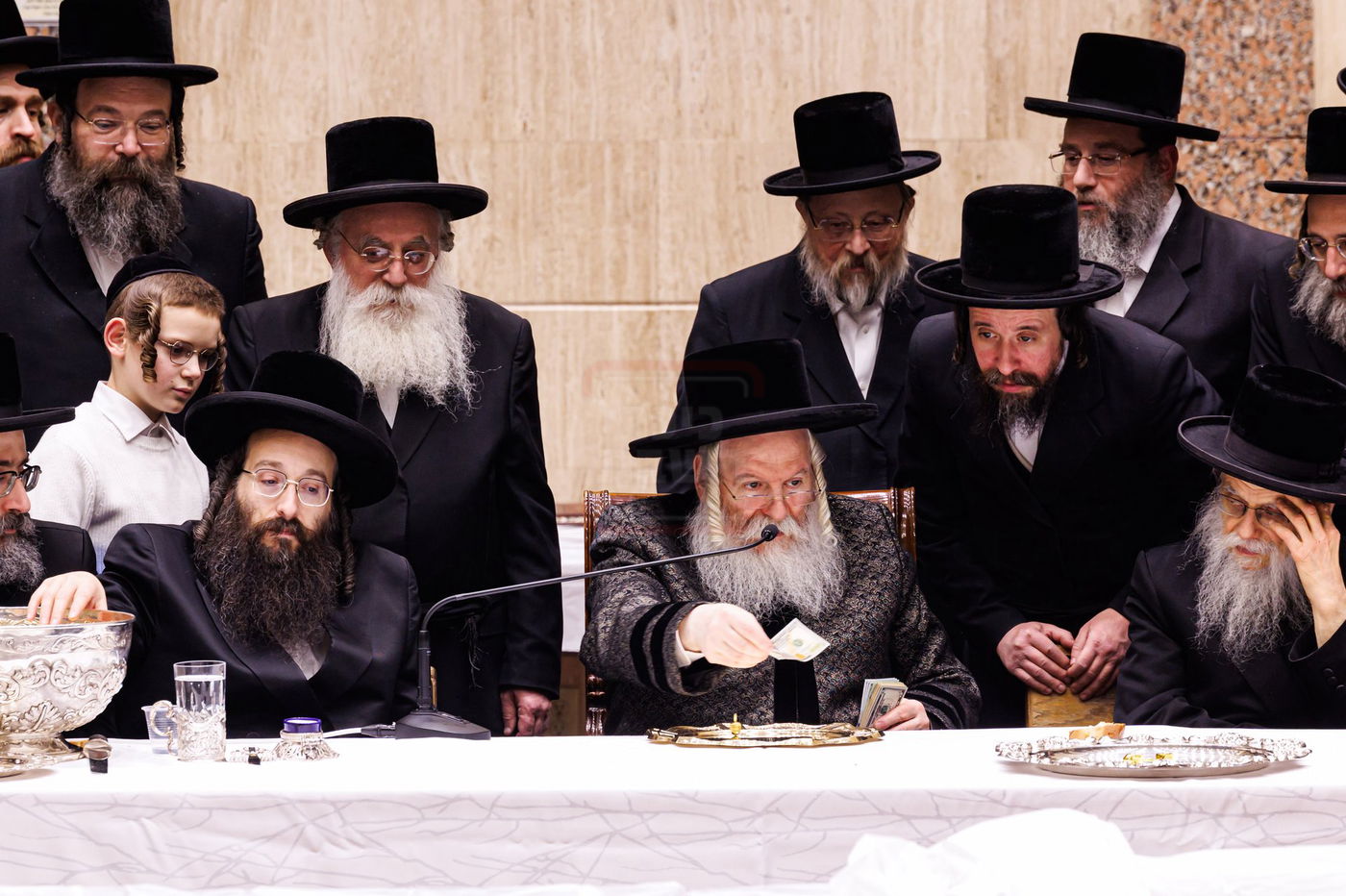 זאת חנוכה בחצה"ק באבוב