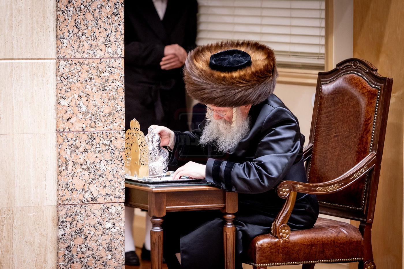 מוצאי שבת חנוכה בחצה"ק באבוב