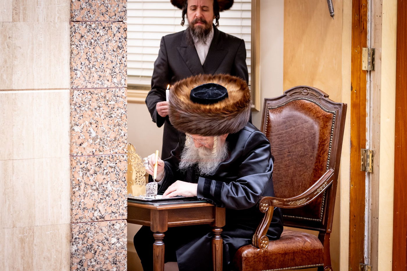 מוצאי שבת חנוכה בחצה"ק באבוב