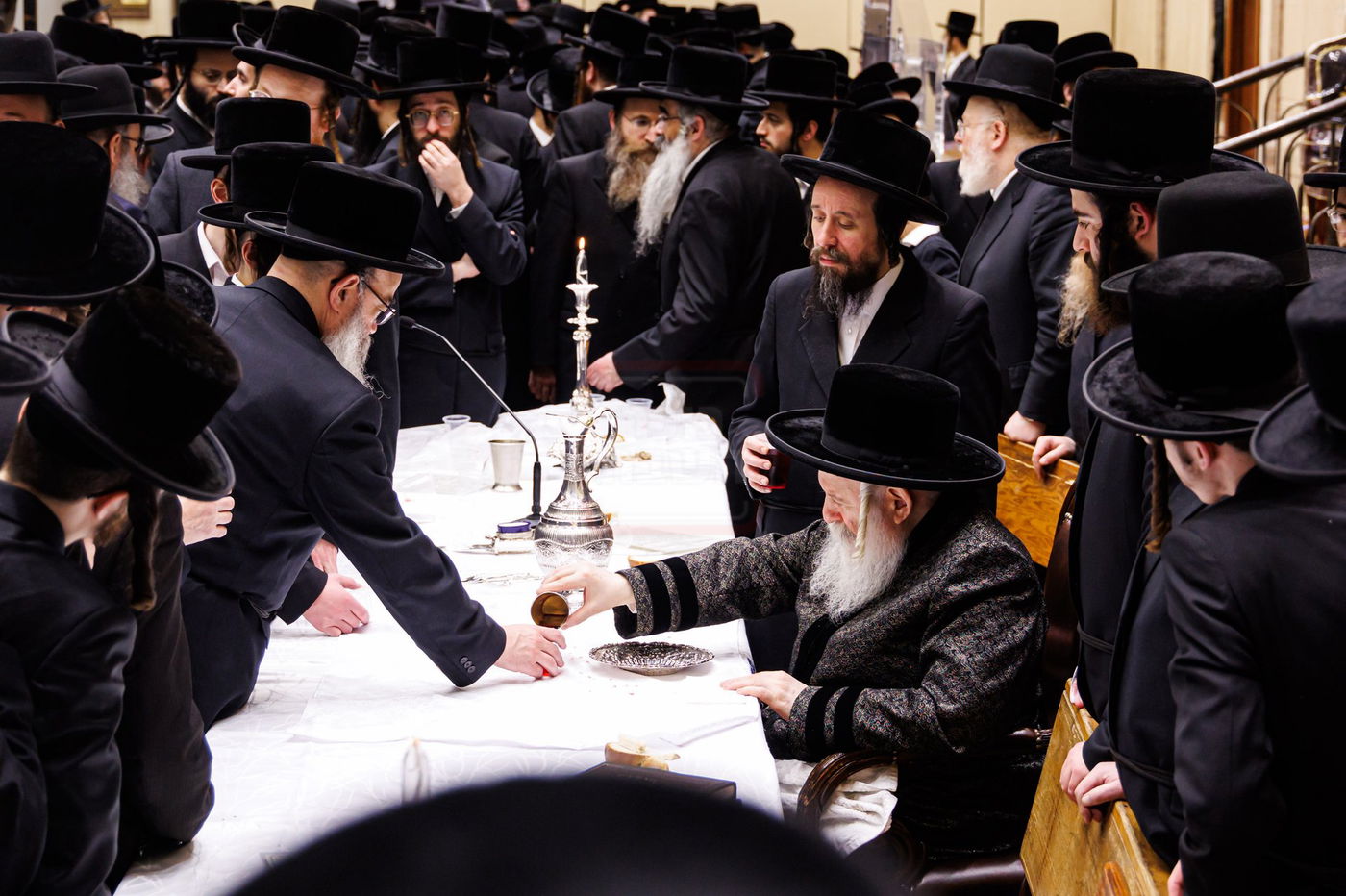 זאת חנוכה בחצה"ק באבוב