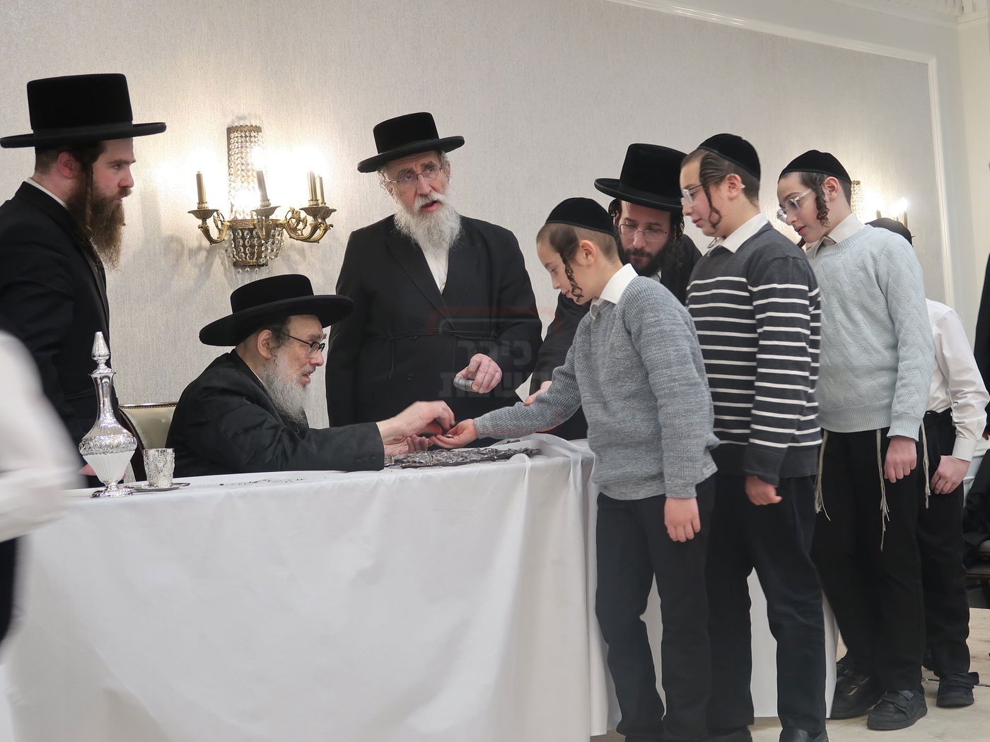 ימי החנוכה בחצה"ק פאפא