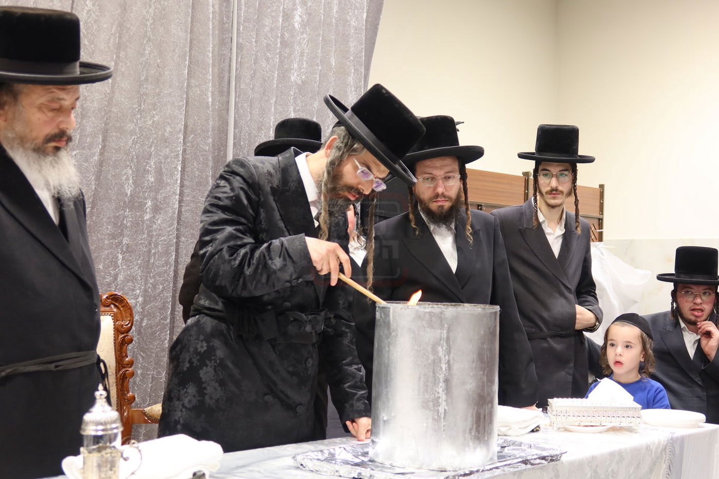 זאת חנוכה בחצה"ק זוויעהיל