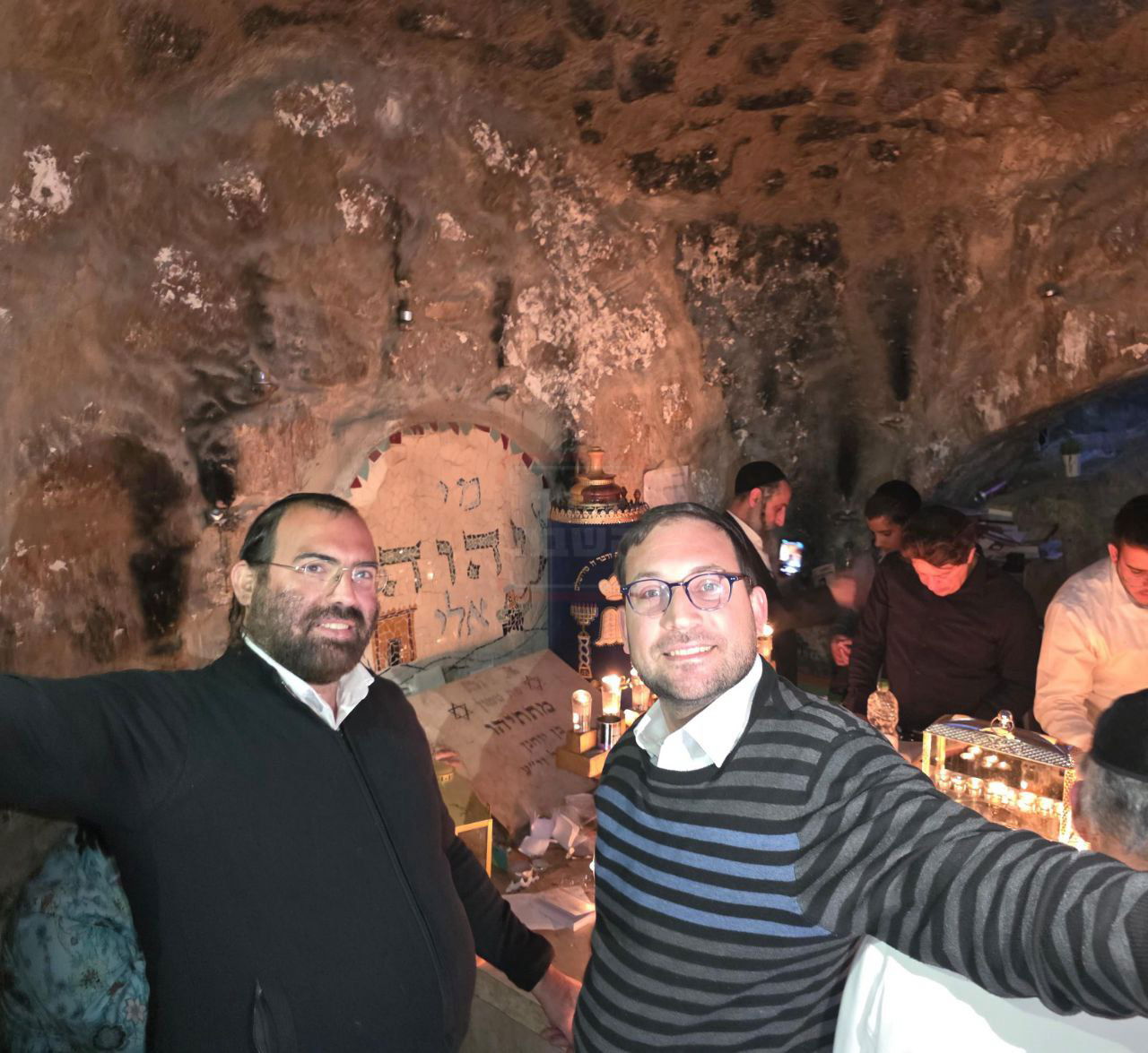 ר' נחמן לנגר וישראל שפירא בזאת חנוכה בציון מתתיהו ביער בן שמן