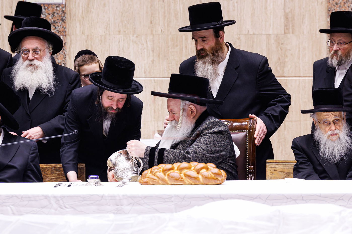 זאת חנוכה בחצה"ק באבוב