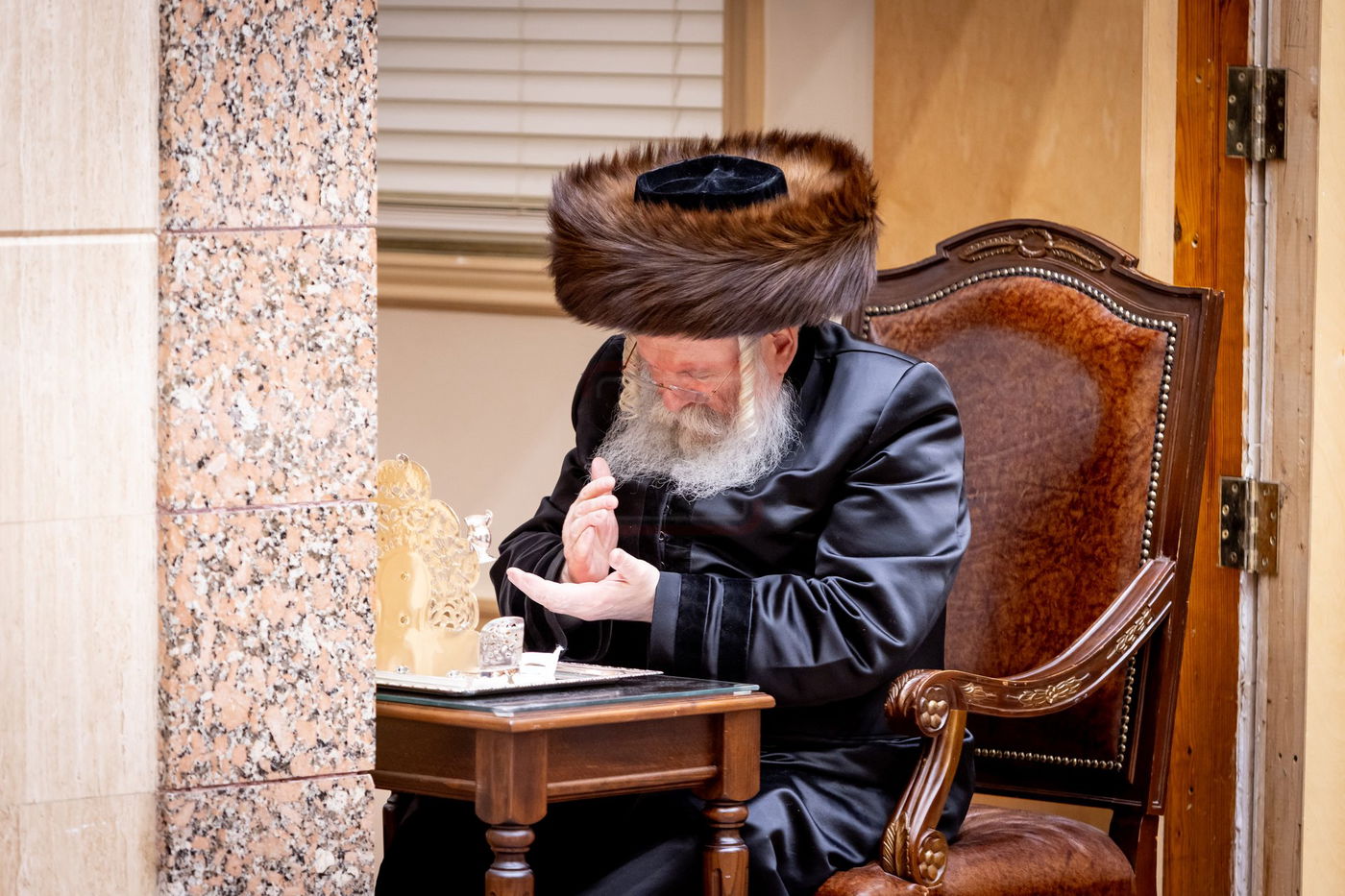 מוצאי שבת חנוכה בחצה"ק באבוב