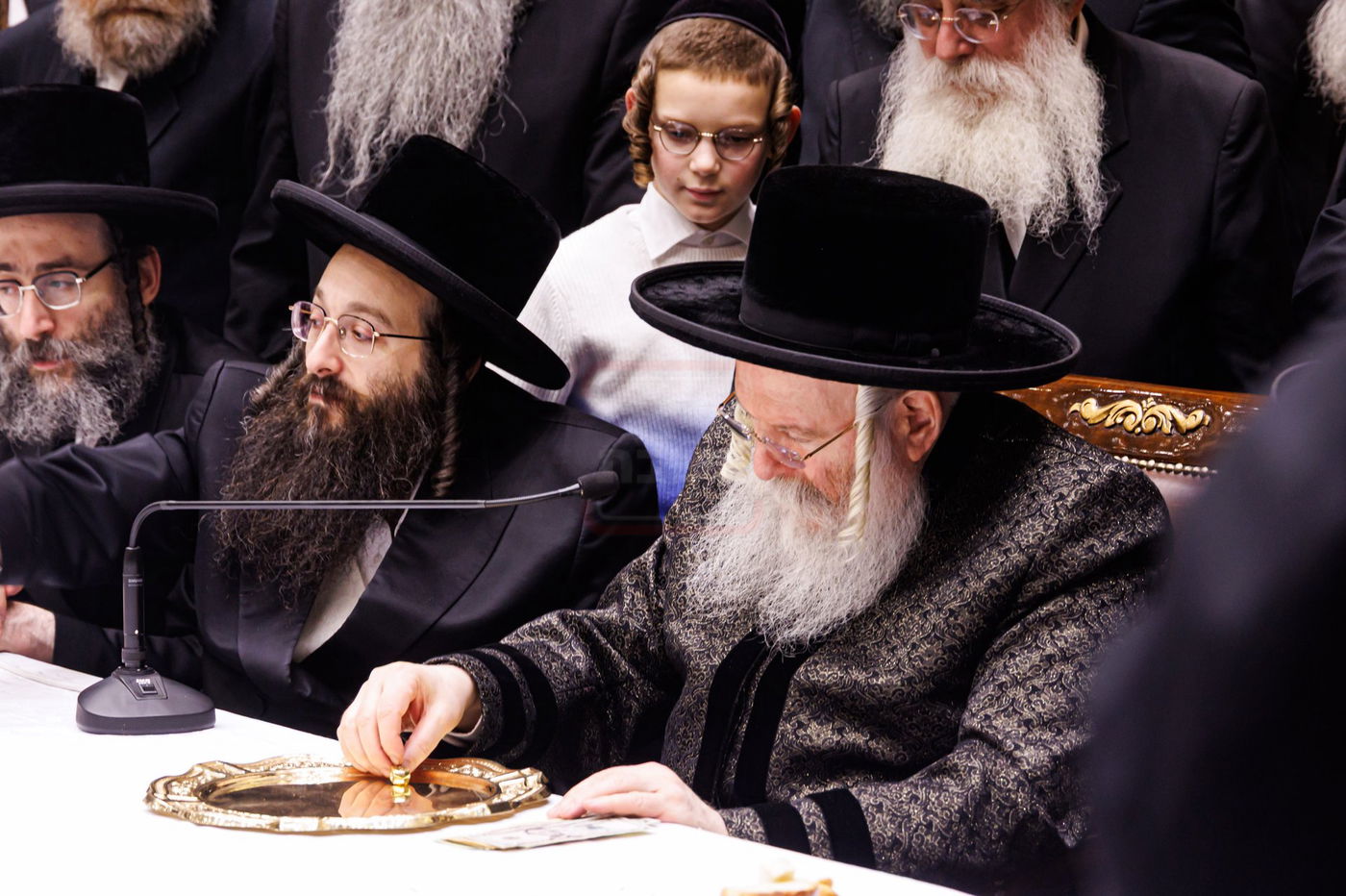 זאת חנוכה בחצה"ק באבוב