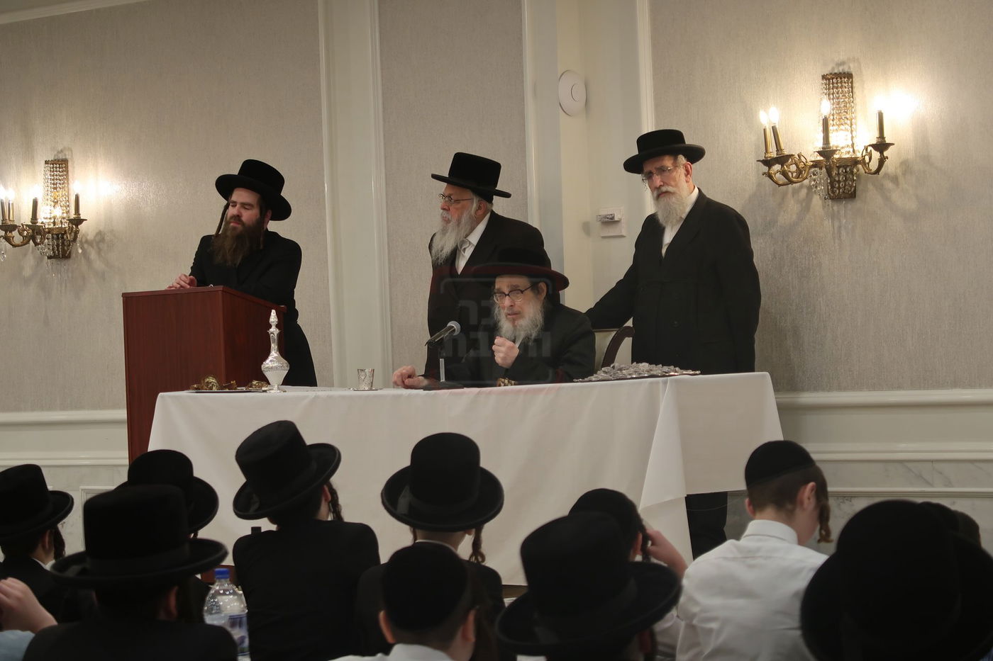 ימי החנוכה בחצה"ק פאפא