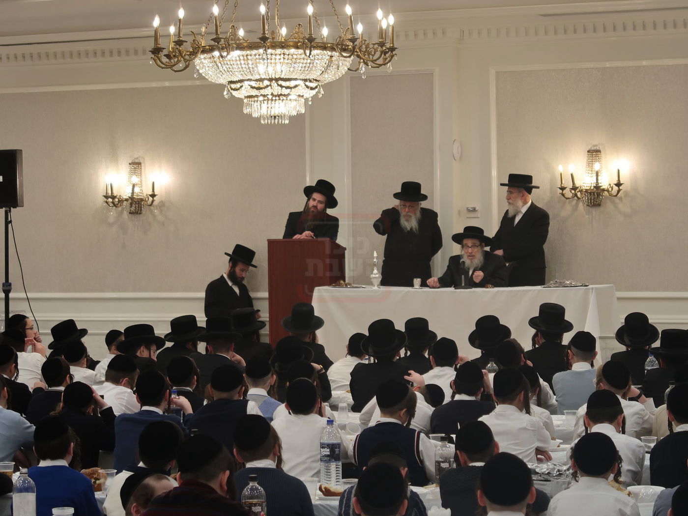 ימי החנוכה בחצה"ק פאפא