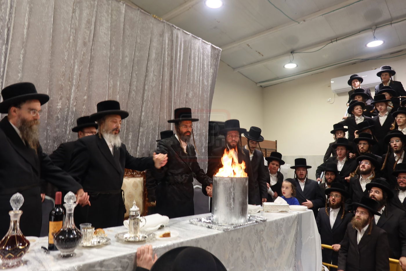 זאת חנוכה בחצה"ק זוויעהיל