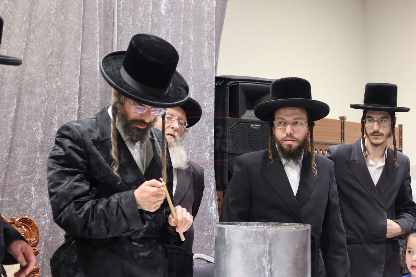 זאת חנוכה בחצה"ק זוויעהיל