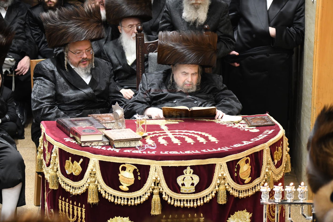 האדמו"ר מבעלזא עם בנו יחידו הרה"צ רבי אהרן מרדכי רוקח